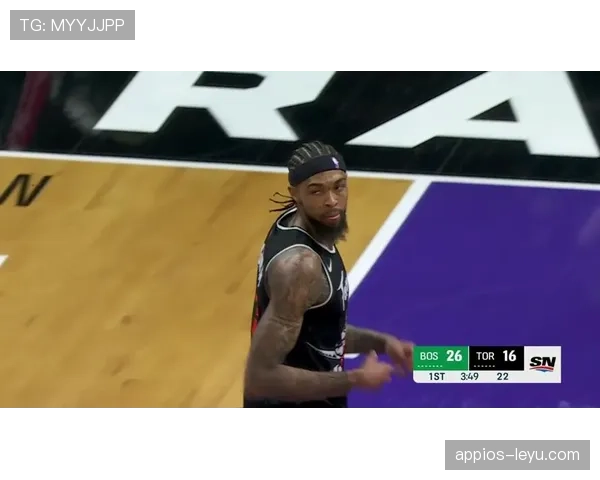 英格拉姆利用高位挡拆制造错位，凭借高效干拔跳投主导关键时刻得分