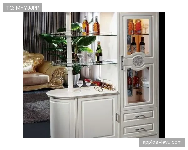 练俊杰打完球直接回那套豪宅，酒柜竟然比我家客厅还大