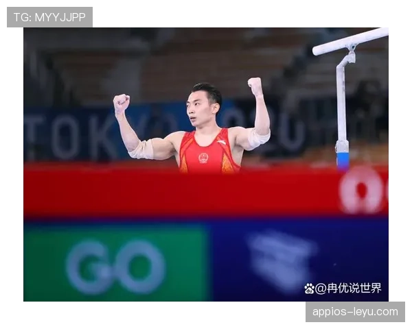 邹敬园今天又在训练场边蹲了一上午，吃瓜群众都以为他是教练了吧？