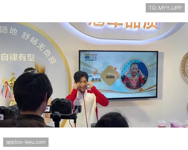 张博恒训练完直接打车去奢侈品店，这自律和消费反差谁懂啊